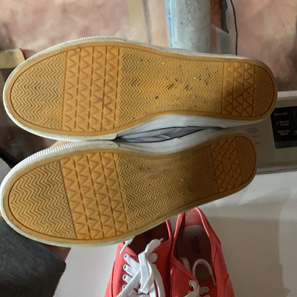 2 pair of canvas sneakers - Picture 4 of 5